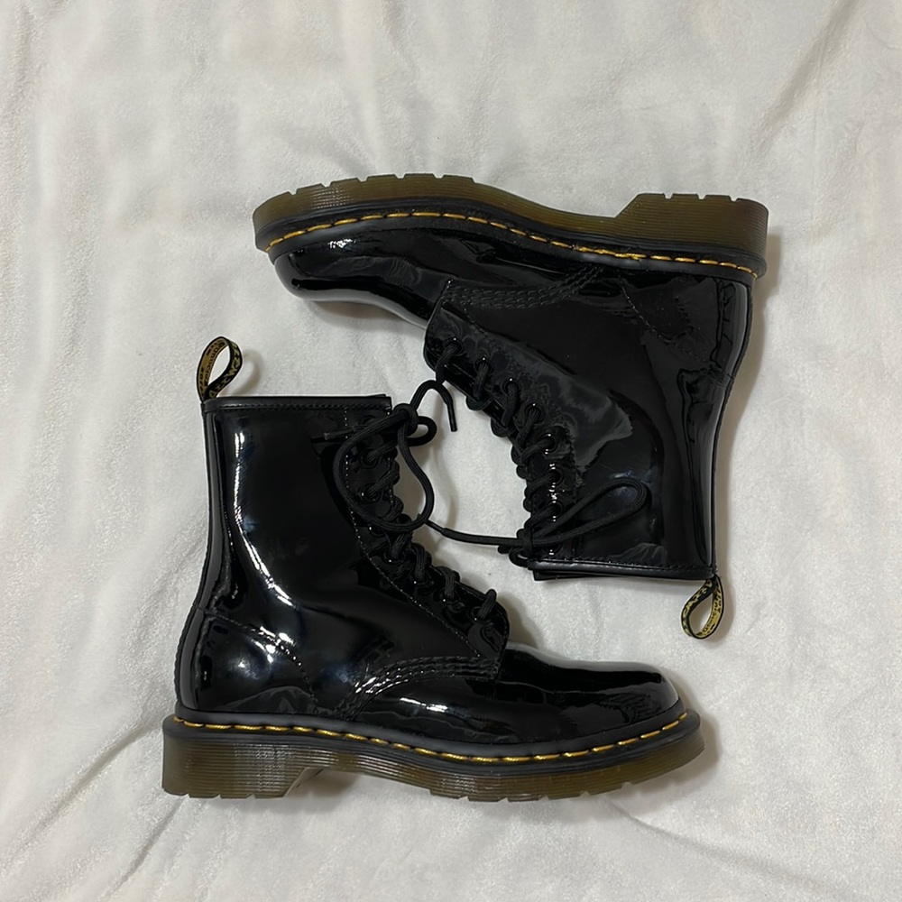 DR. MARTENS 1460 PATENT LEATHER LACE UP BOOTS